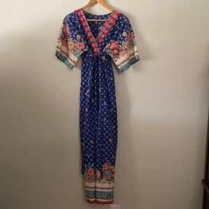 Vintage 1970s Beautiful Ornate Floral Print Long Dress